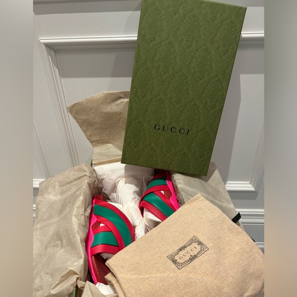 Brand new GUCCI Rubber Slides. - Picture 6 of 6